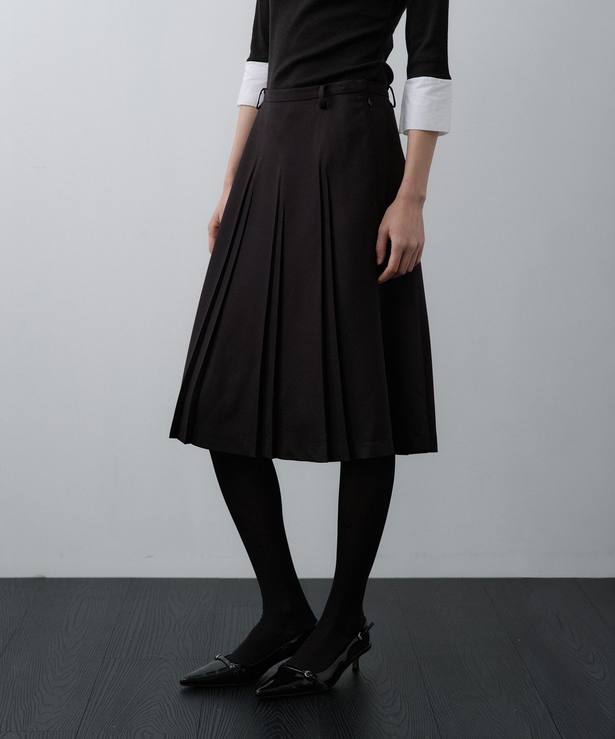 루시르주(LUCIR ZU) Fan Pleated Midi Skirt (Black)