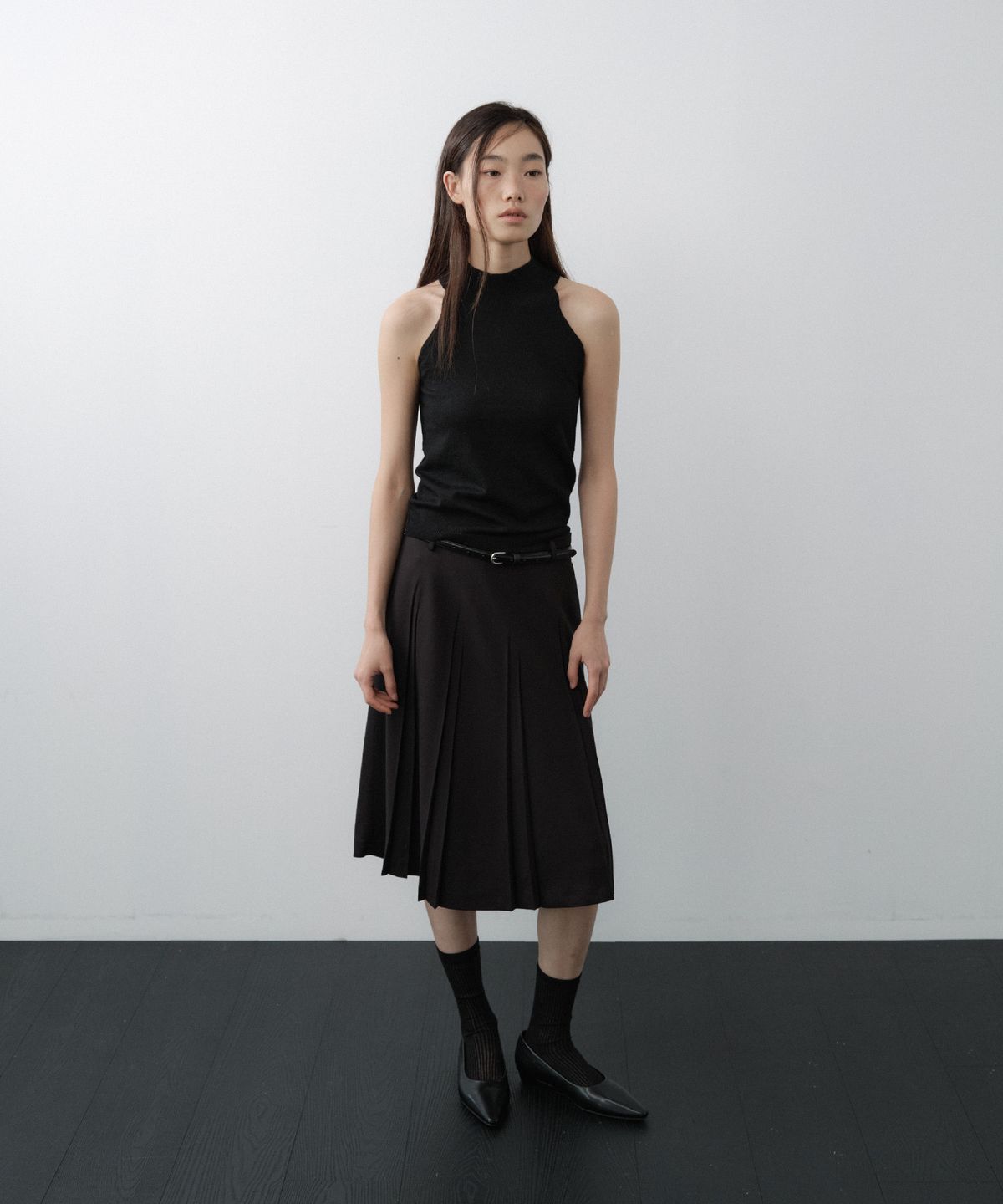 루시르주(LUCIR ZU) Fan Pleated Midi Skirt (Black)