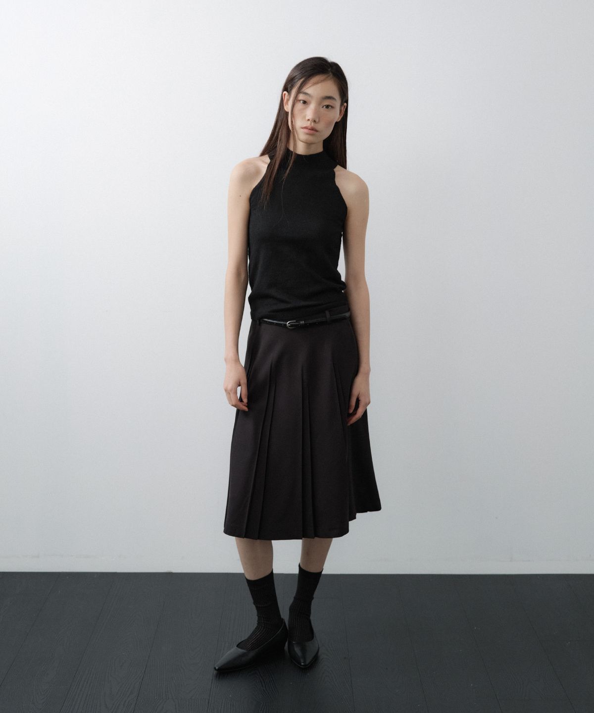 루시르주(LUCIR ZU) Fan Pleated Midi Skirt (Black)