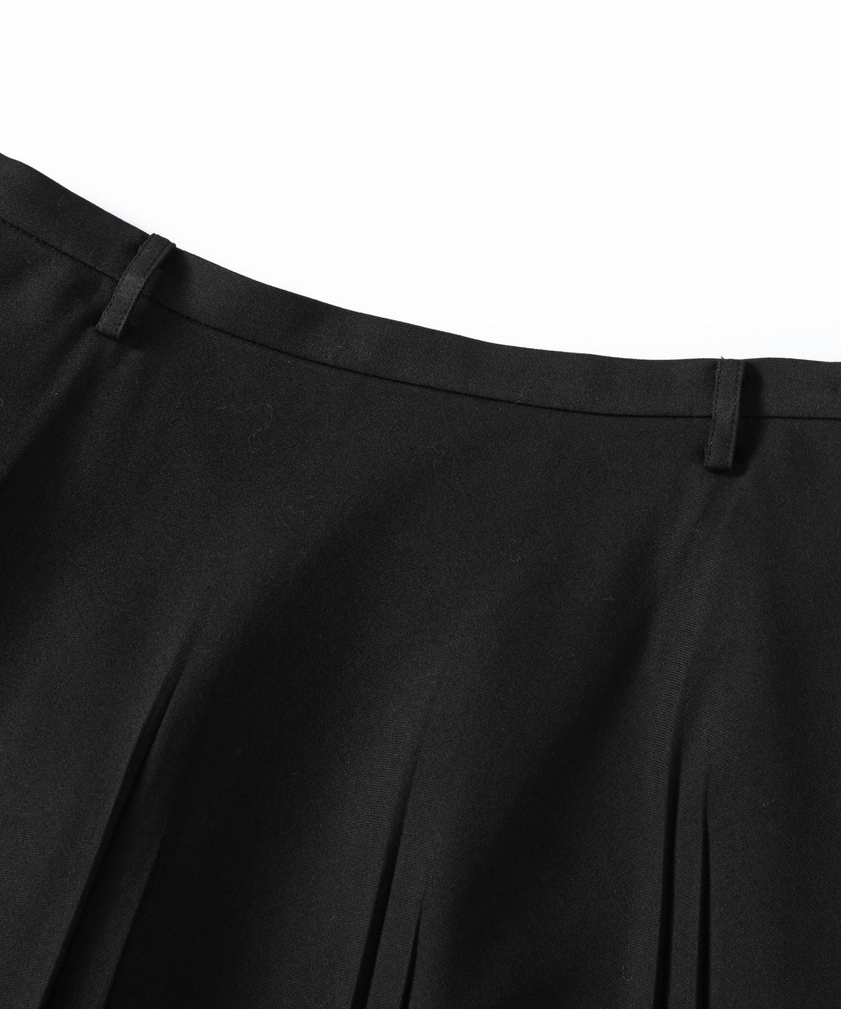 루시르주(LUCIR ZU) Fan Pleated Midi Skirt (Black)