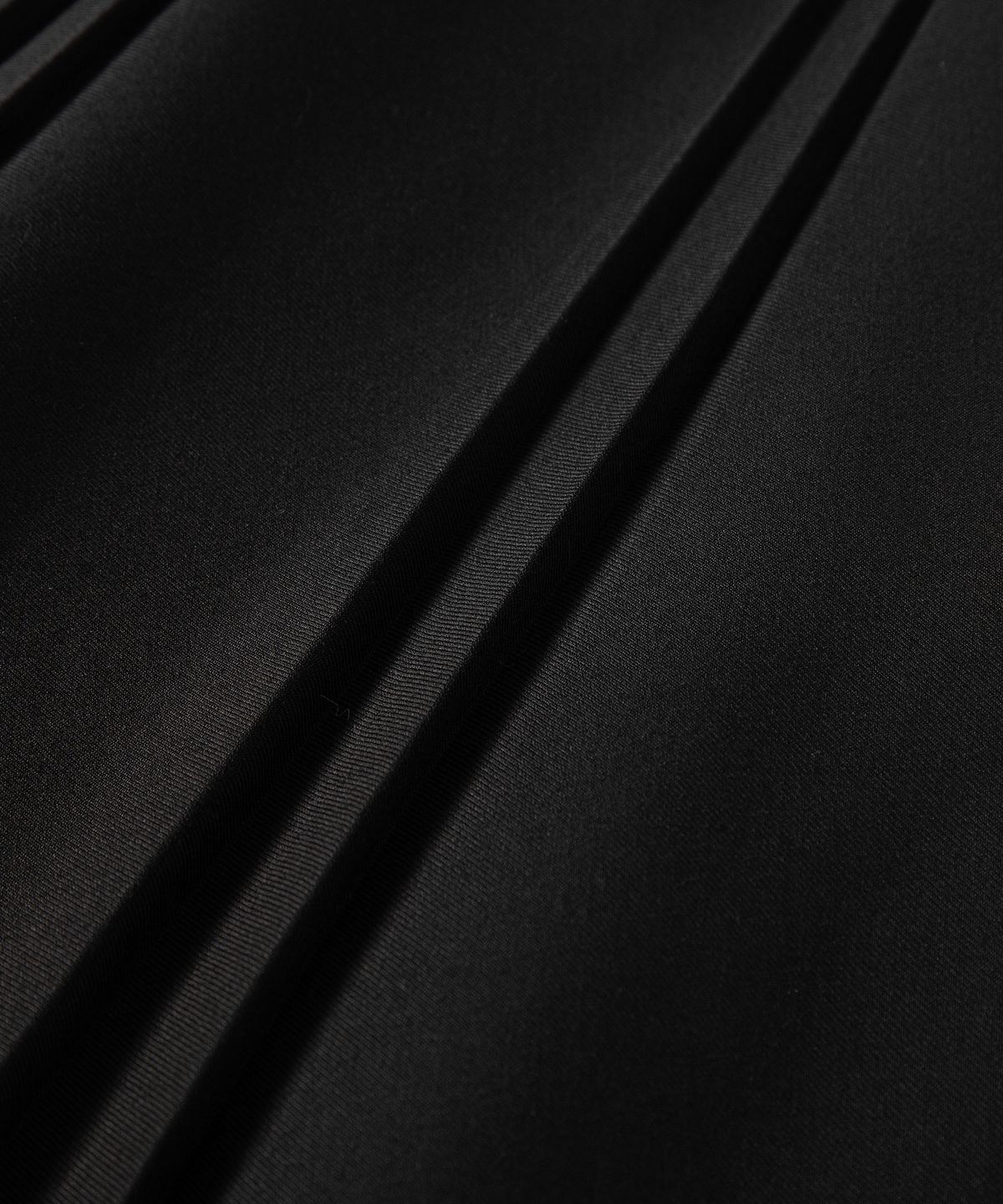 루시르주(LUCIR ZU) Fan Pleated Midi Skirt (Black)