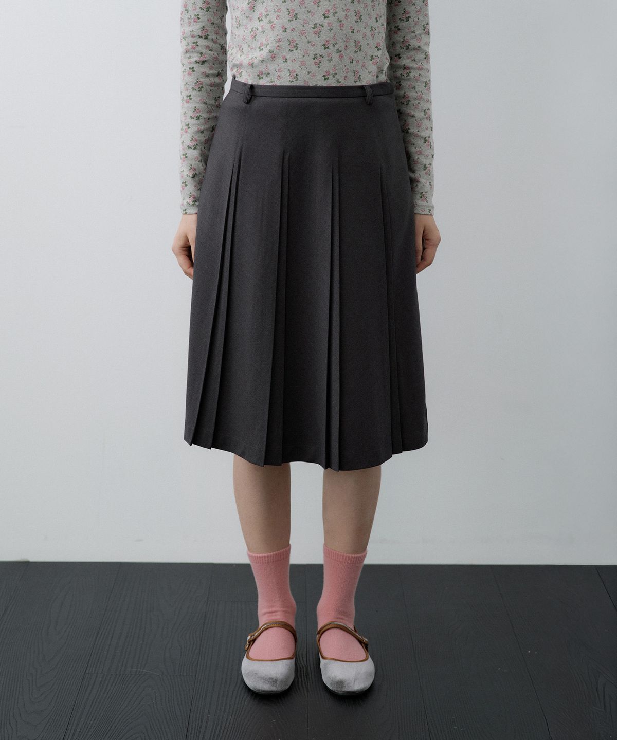 루시르주(LUCIR ZU) Fan Pleated Midi Skirt (Charcoal)