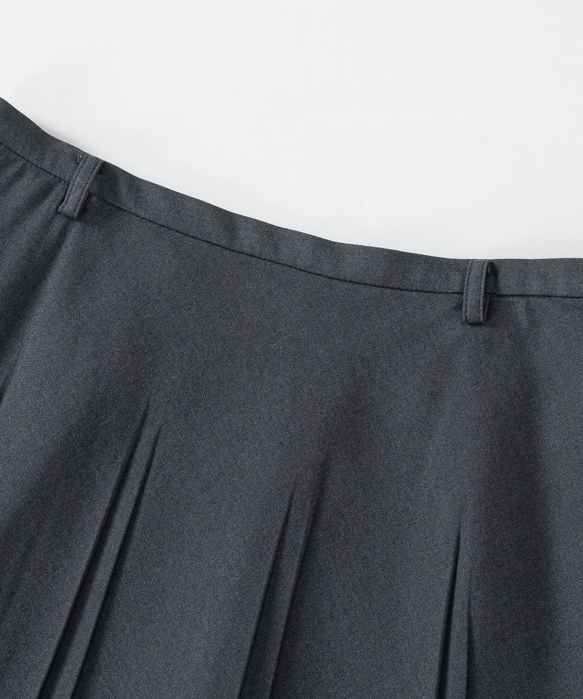 루시르주(LUCIR ZU) Fan Pleated Midi Skirt (Charcoal)
