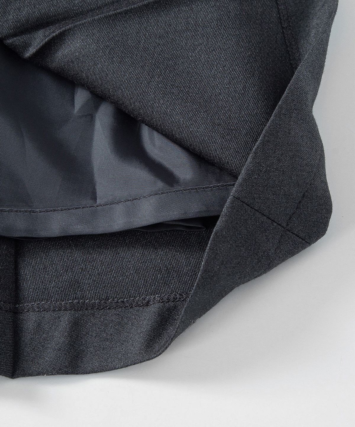 루시르주(LUCIR ZU) Fan Pleated Midi Skirt (Charcoal)