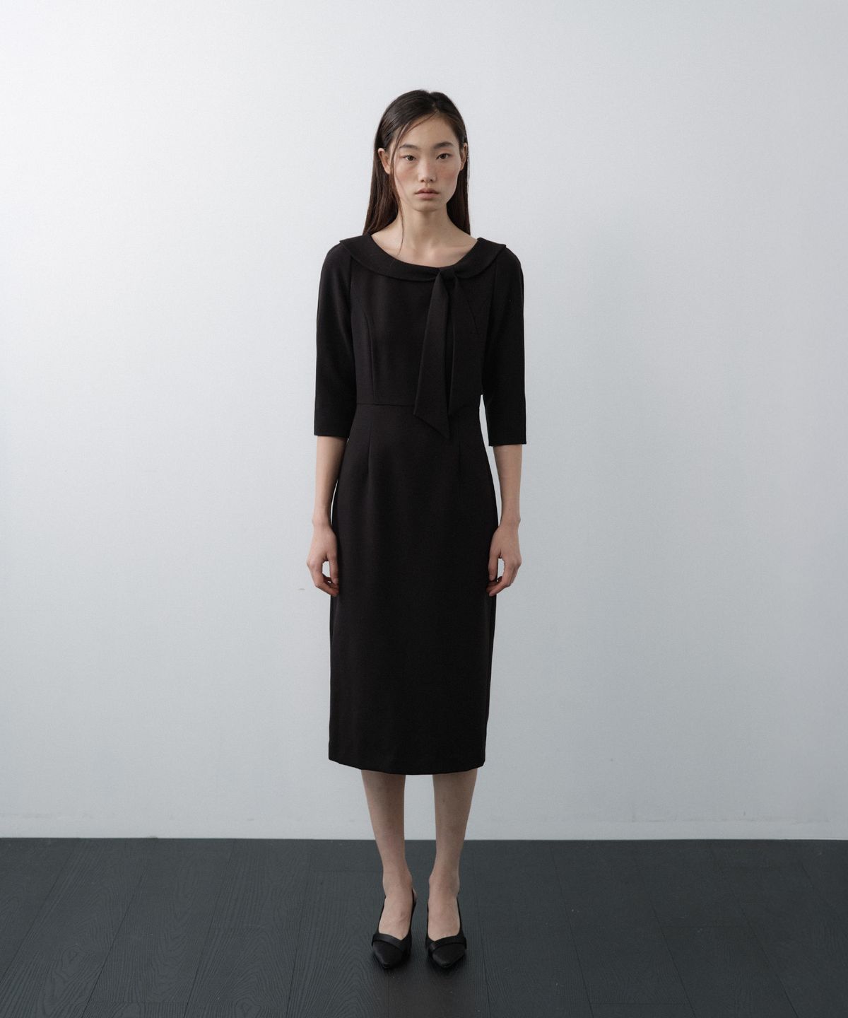 루시르주(LUCIR ZU) Ribbon-Tie Boat Neck Dress (Black)
