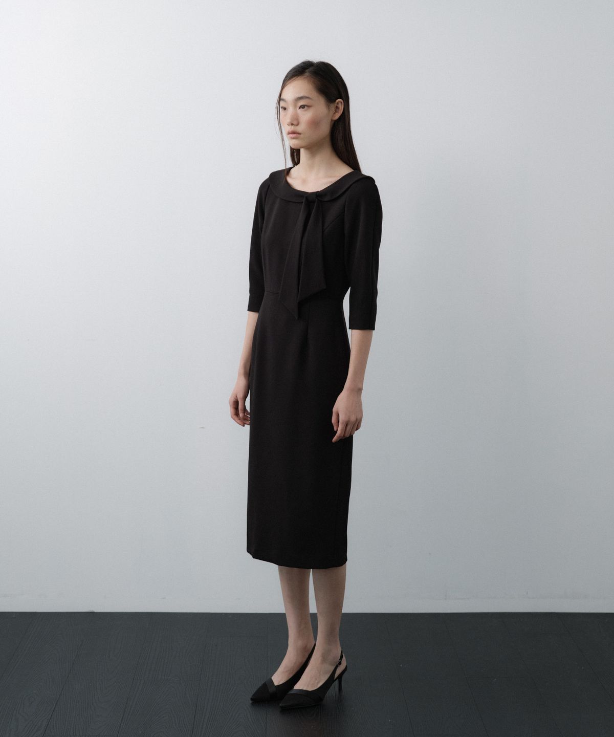 루시르주(LUCIR ZU) Ribbon-Tie Boat Neck Dress (Black)