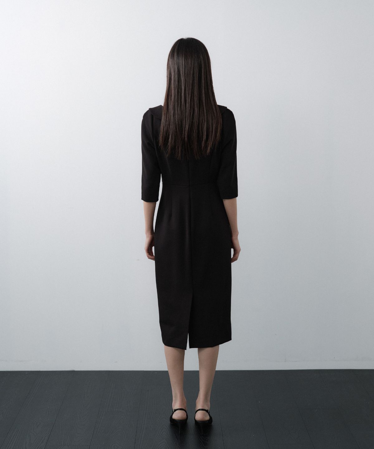 루시르주(LUCIR ZU) Ribbon-Tie Boat Neck Dress (Black)