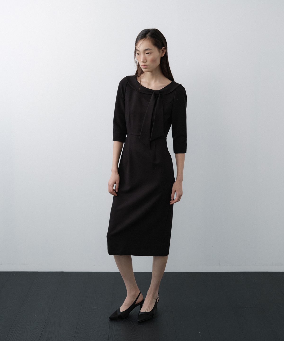 루시르주(LUCIR ZU) Ribbon-Tie Boat Neck Dress (Black)