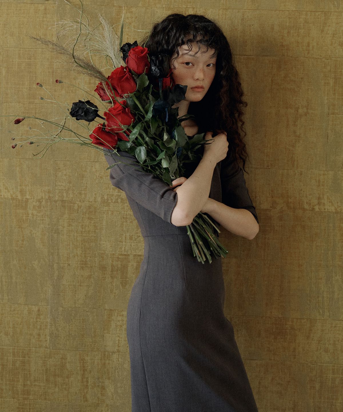루시르주(LUCIR ZU) Ribbon-Tie Boat Neck Dress (Charcoal)