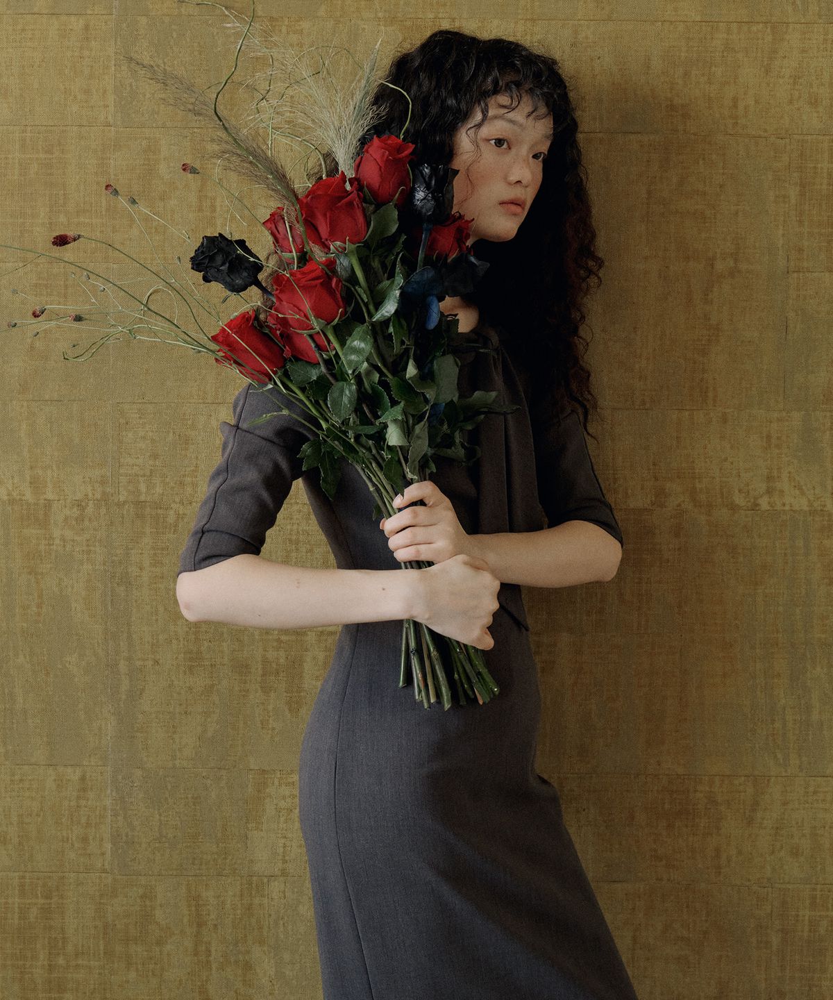 루시르주(LUCIR ZU) Ribbon-Tie Boat Neck Dress (Charcoal)
