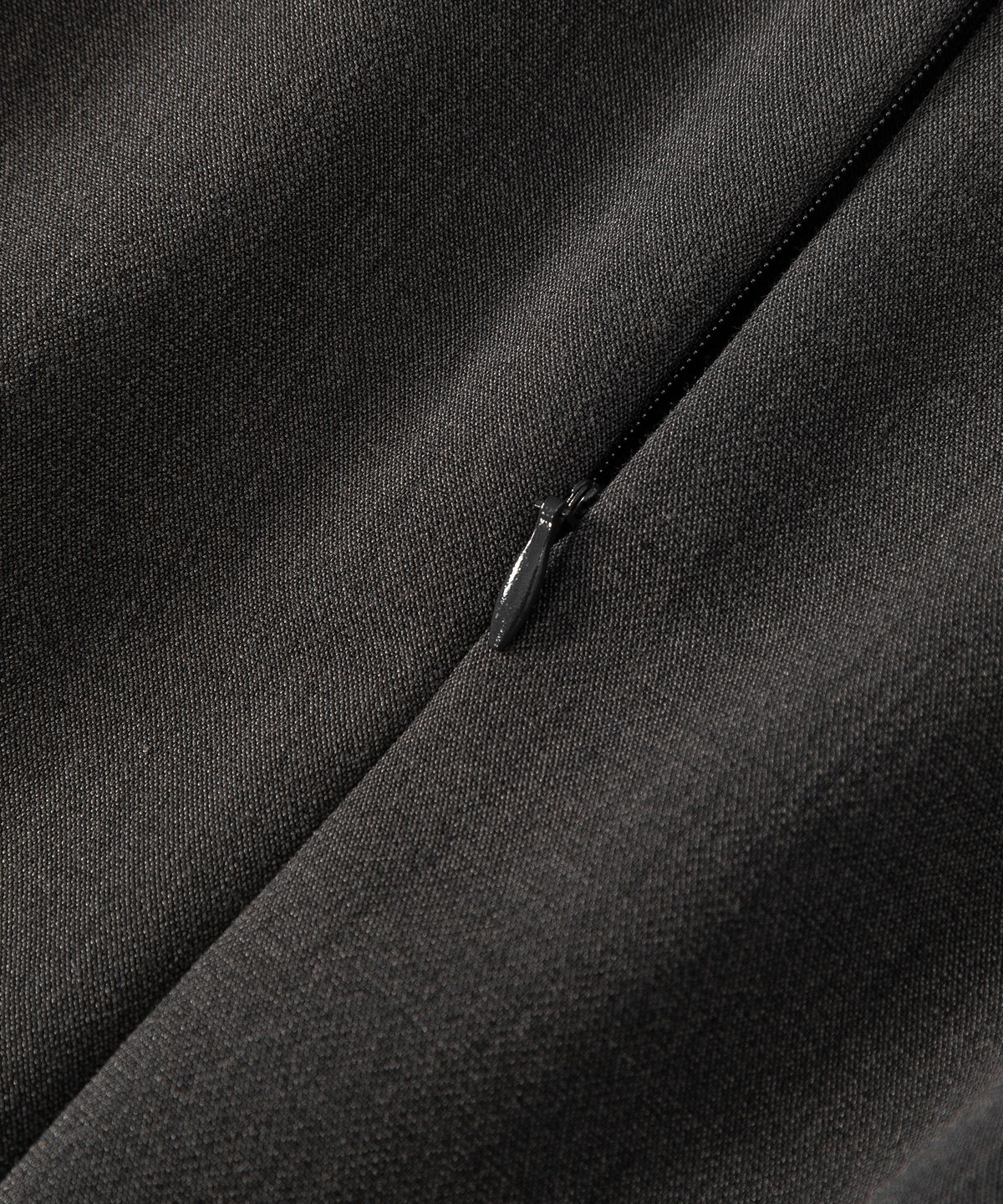 루시르주(LUCIR ZU) Ribbon-Tie Boat Neck Dress (Charcoal)