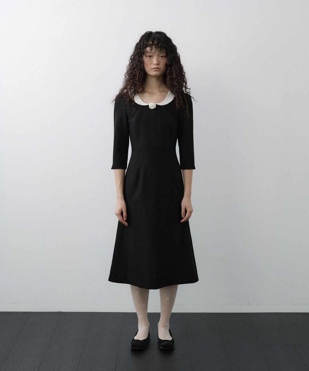 루시르주(LUCIR ZU) Rosalie U-Neck Dress & Corsage Set (Black)