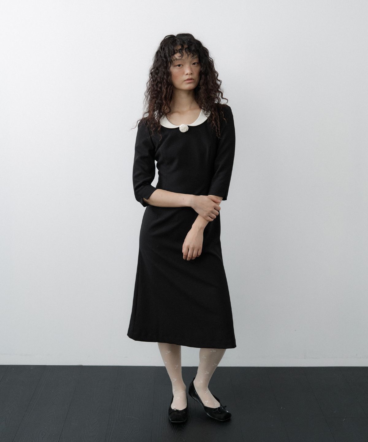 루시르주(LUCIR ZU) Rosalie U-Neck Dress & Corsage Set (Black)