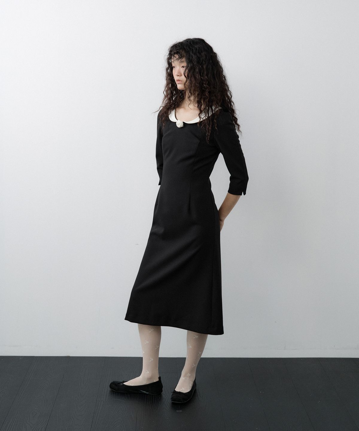 루시르주(LUCIR ZU) Rosalie U-Neck Dress & Corsage Set (Black)