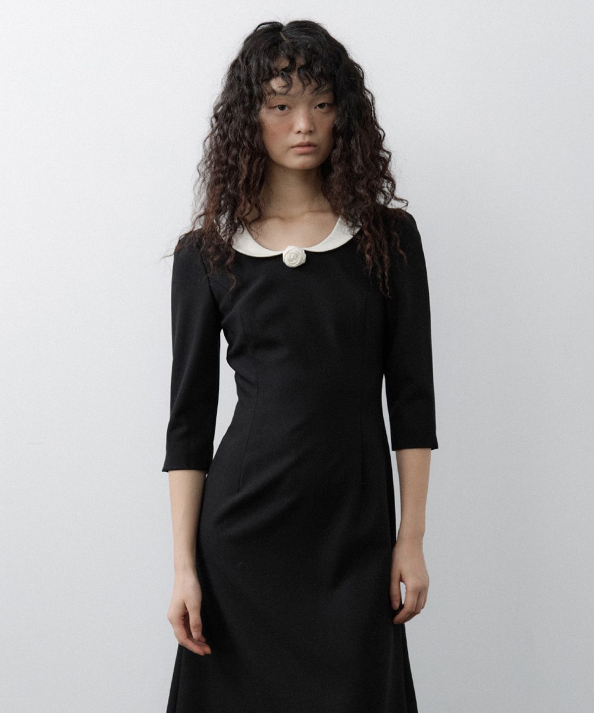 루시르주(LUCIR ZU) Rosalie U-Neck Dress & Corsage Set (Black)