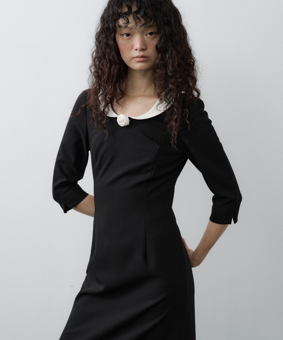 루시르주(LUCIR ZU) Rosalie U-Neck Dress & Corsage Set (Black)