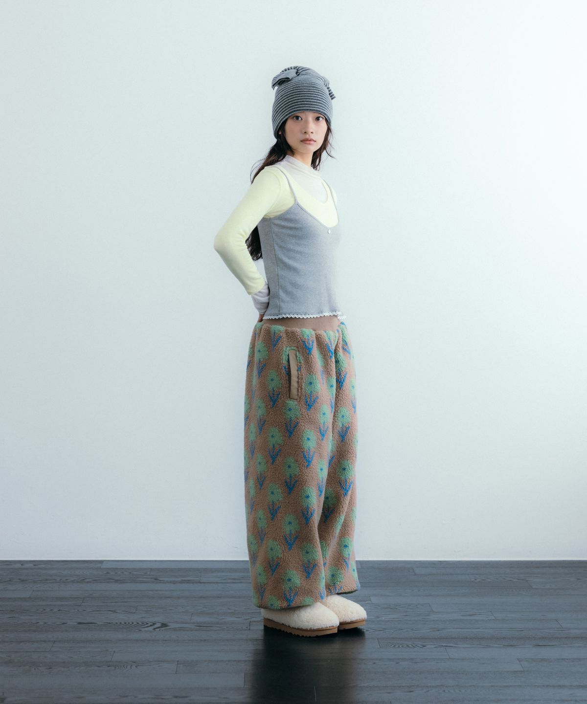 이요우아(IYOWUAH) Floral Fleece Jogger Pants, Beige