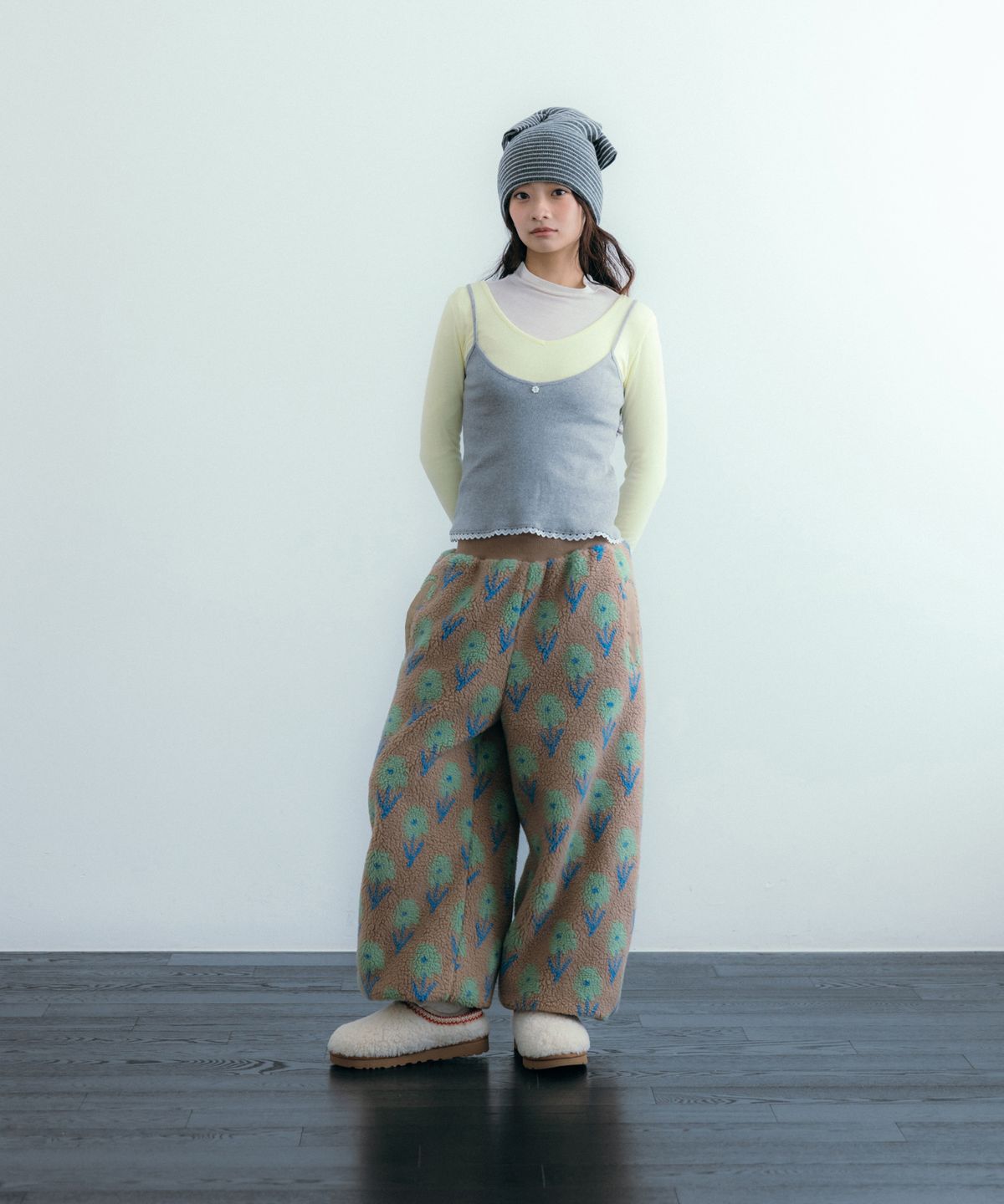 이요우아(IYOWUAH) Floral Fleece Jogger Pants, Beige