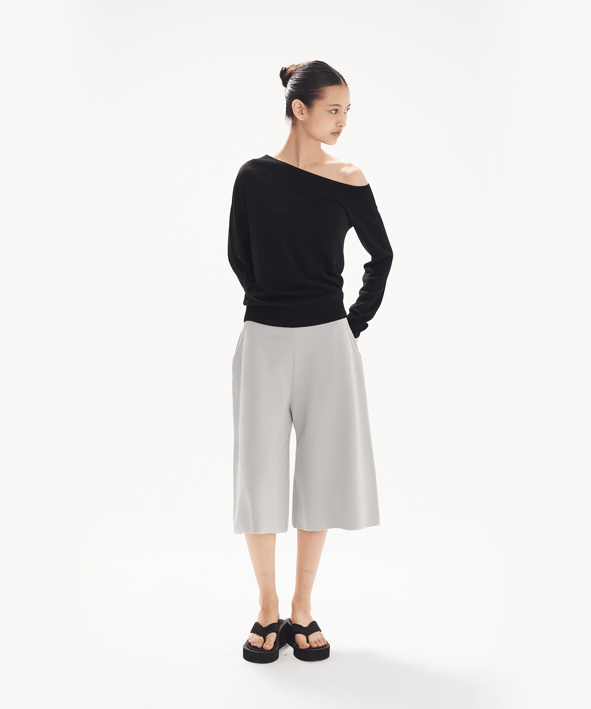 레인지(RANGE) 홀가먼트 오프숄더 풀오버 (블랙)