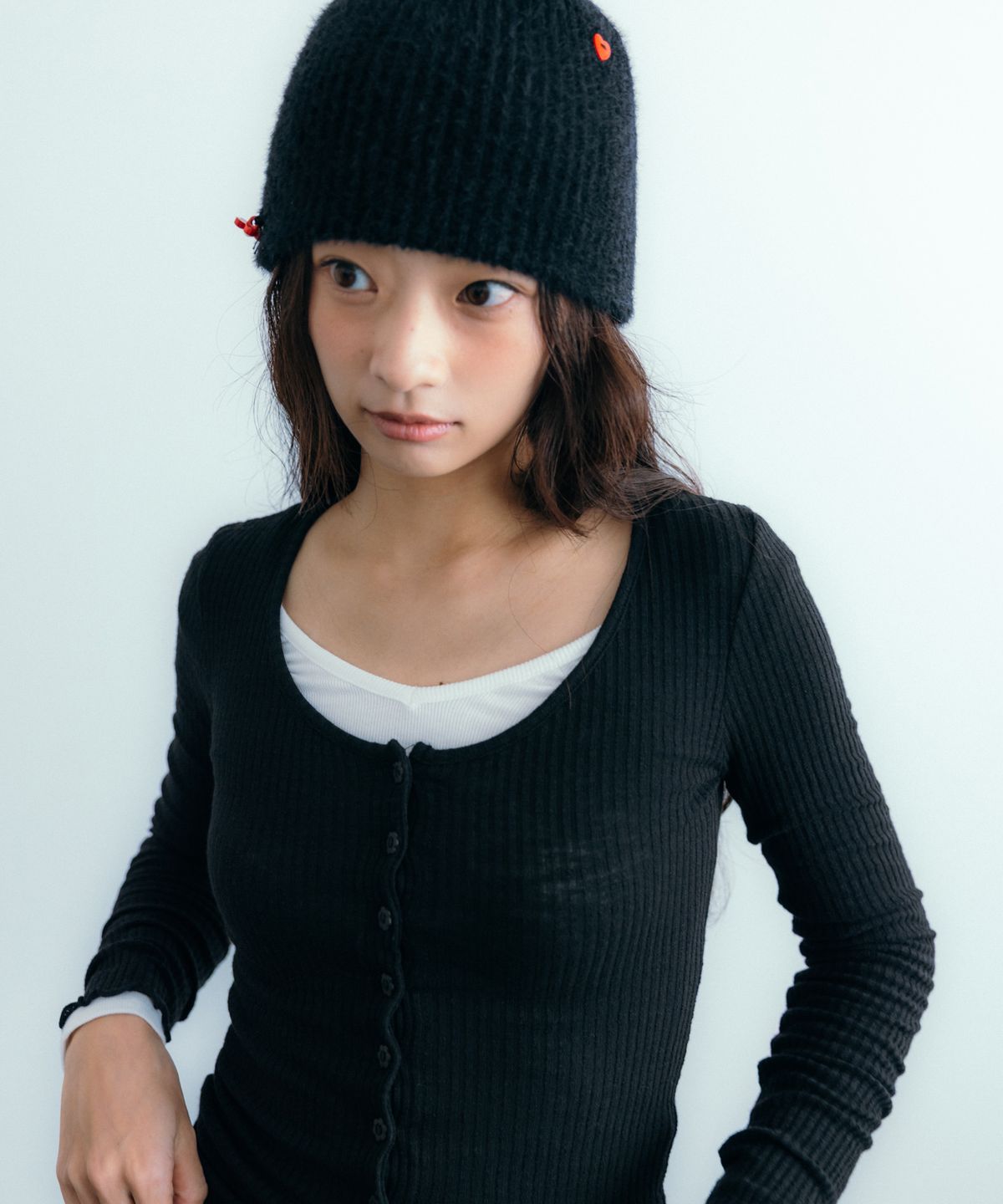 이요우아(IYOWUAH) Flower Button Cardigan, Black