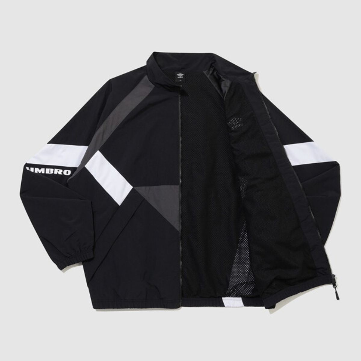 엄브로(UMBRO) 팝러쉬 스탠넥 바람막이 자켓 블랙 UR324CJK96