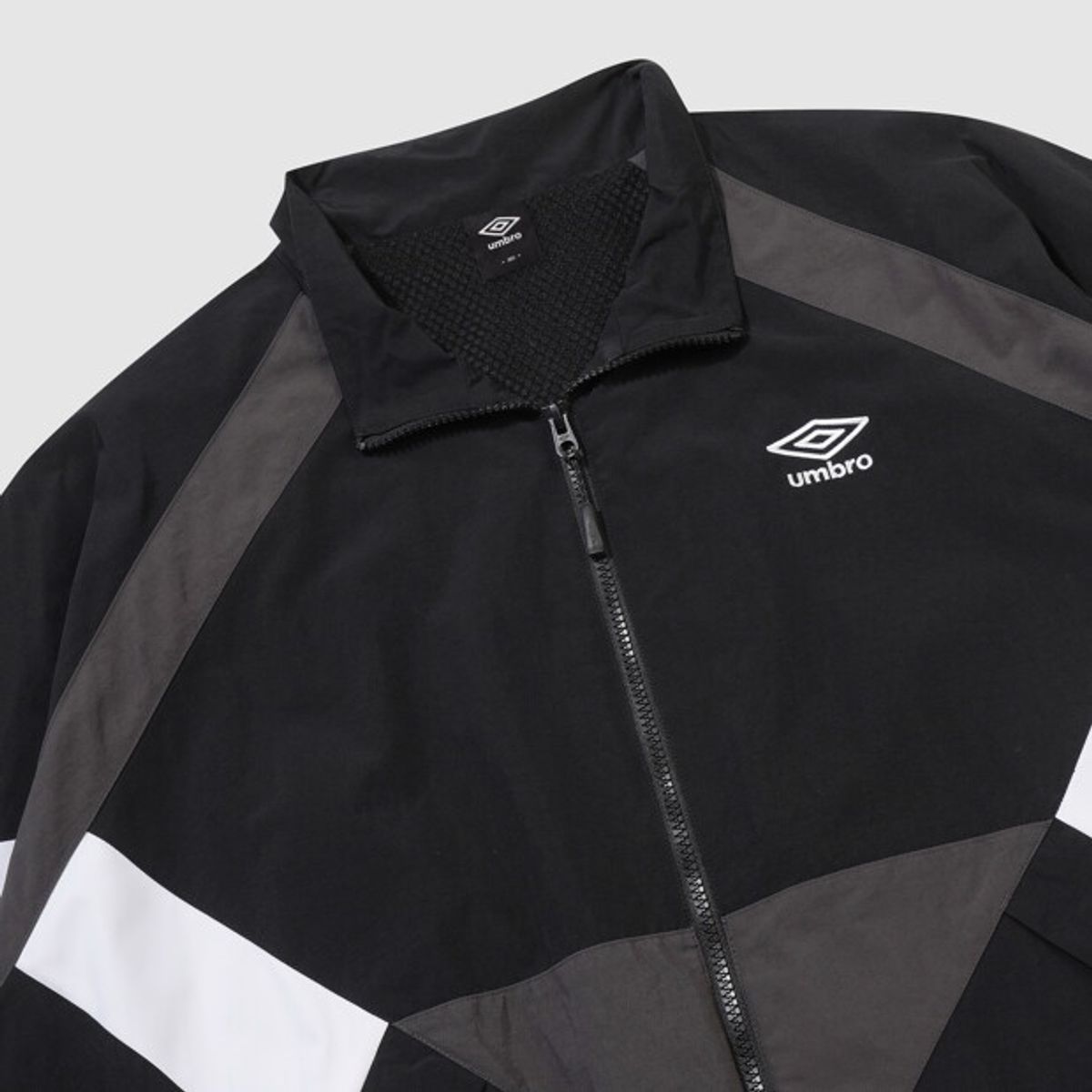엄브로(UMBRO) 팝러쉬 스탠넥 바람막이 자켓 블랙 UR324CJK96