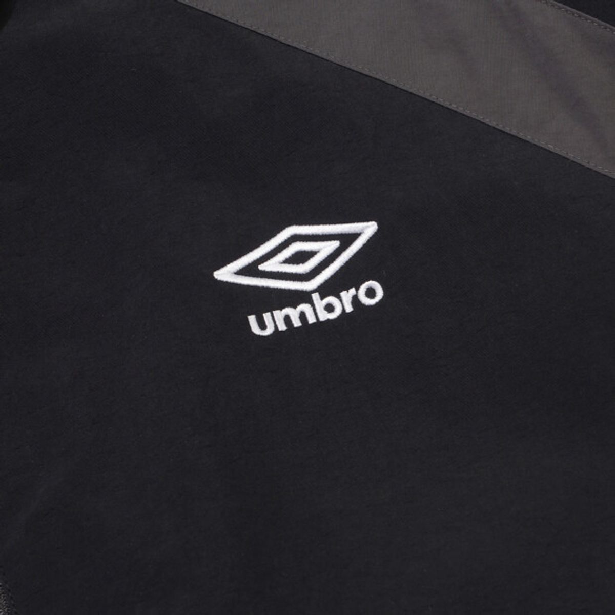 엄브로(UMBRO) 팝러쉬 스탠넥 바람막이 자켓 블랙 UR324CJK96