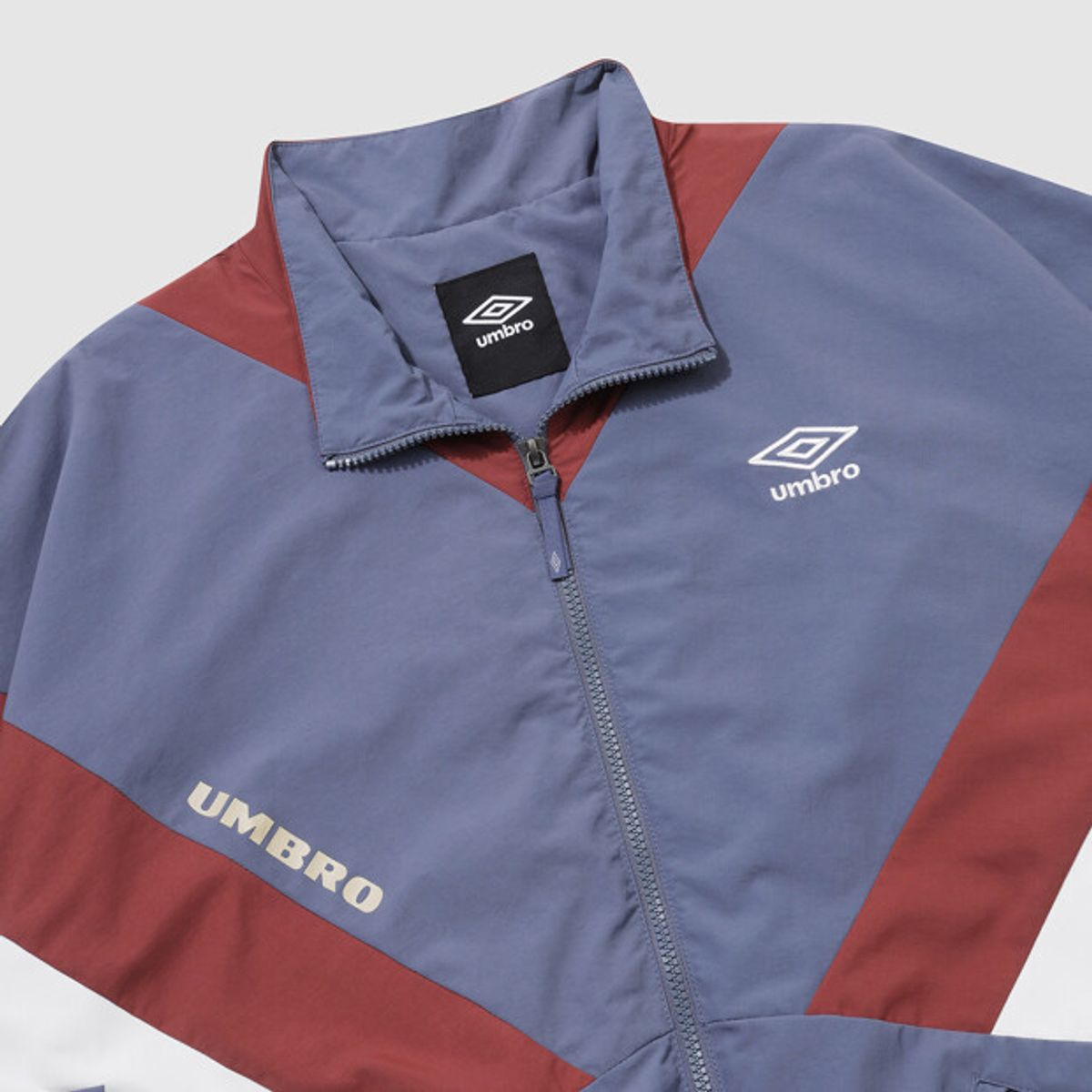 엄브로(UMBRO) 더비클럽 컬러블럭 스탠넥 바람막이 자켓 블루 UR324CJK94