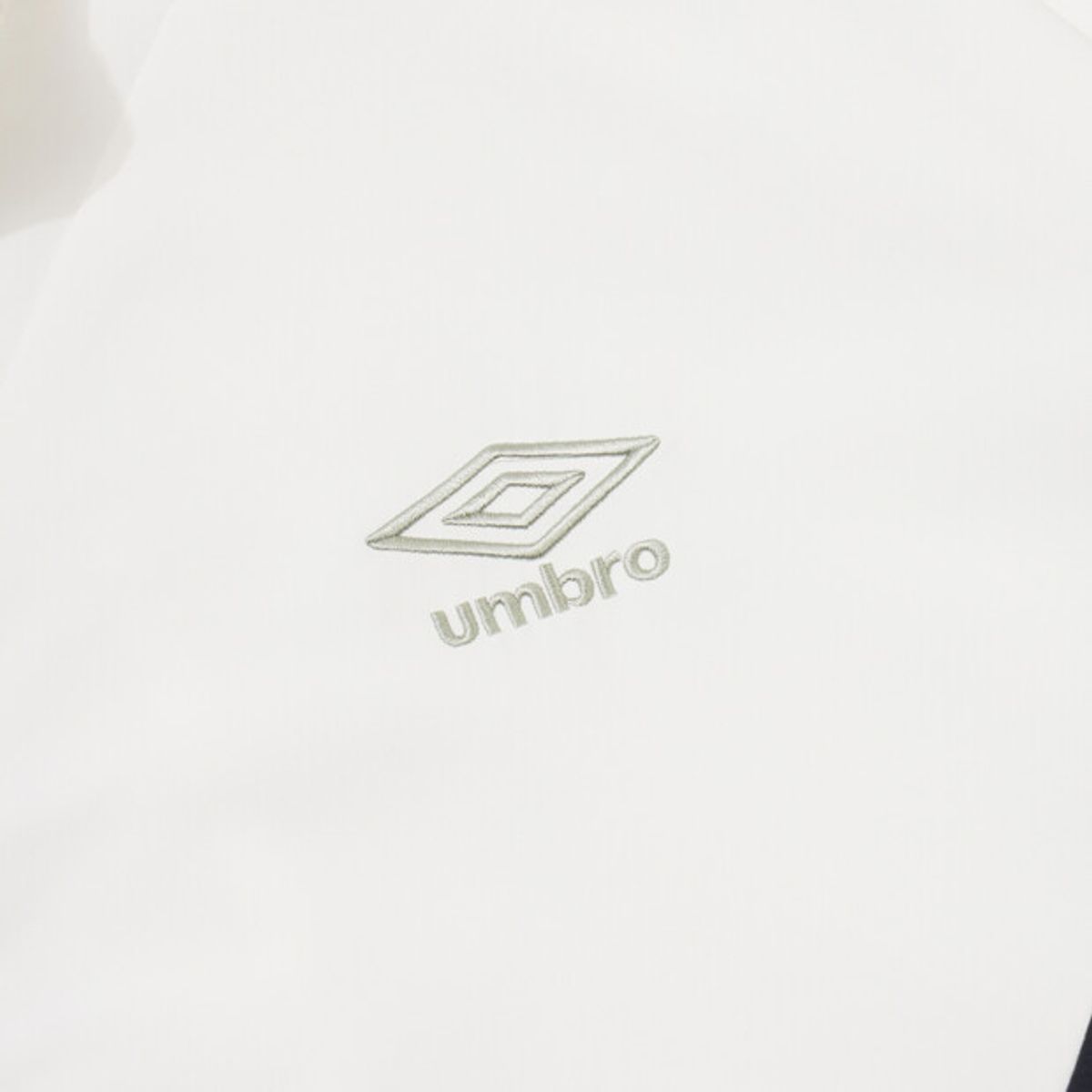 엄브로(UMBRO) 더비클럽 컬러블럭 스탠넥 바람막이 자켓 아이보리 UR324CJK94