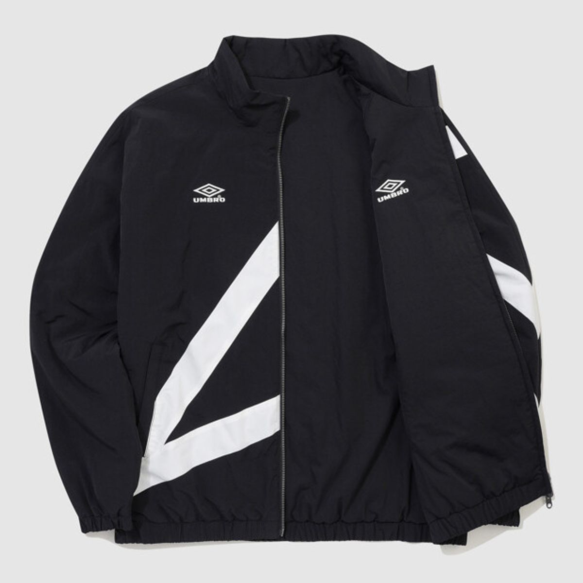 엄브로(UMBRO) HBL OG 리버시블 경량 패딩 자켓 블랙 UR324CPJ95