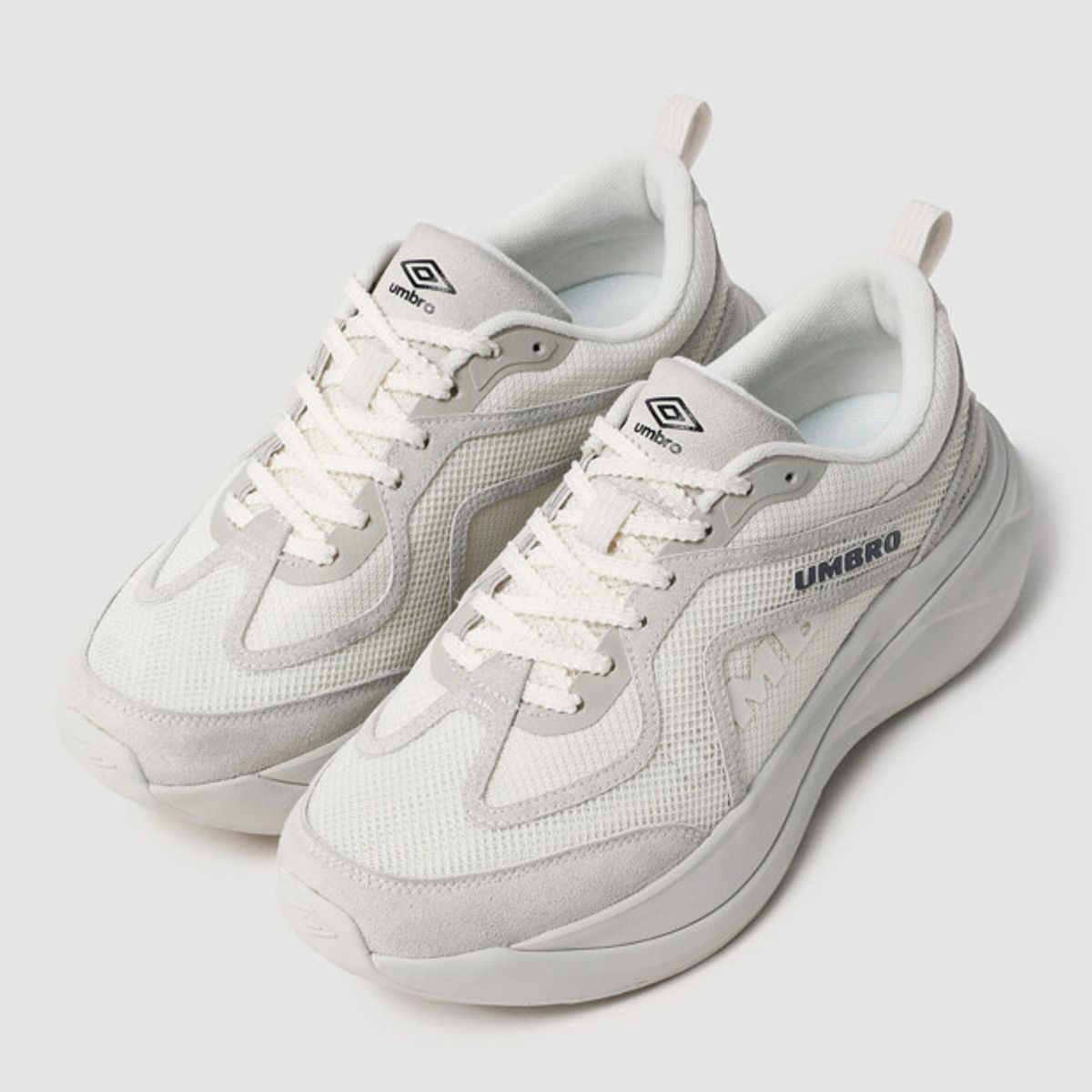 엄브로(UMBRO) RECORDRIVEN V2 (레코드리븐 V2) 화이트 UR323RPR82