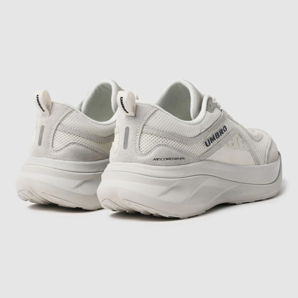 엄브로(UMBRO) RECORDRIVEN V2 (레코드리븐 V2) 화이트 UR323RPR82