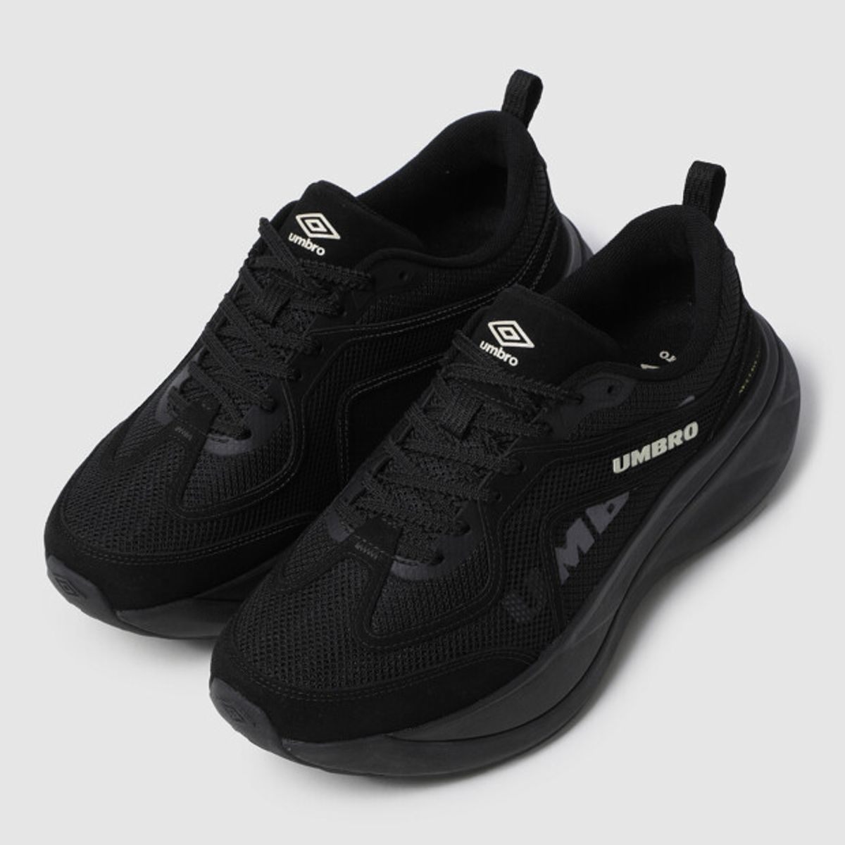 엄브로(UMBRO) RECORDRIVEN V2 (레코드리븐 V2) 블랙 UR323RPR82