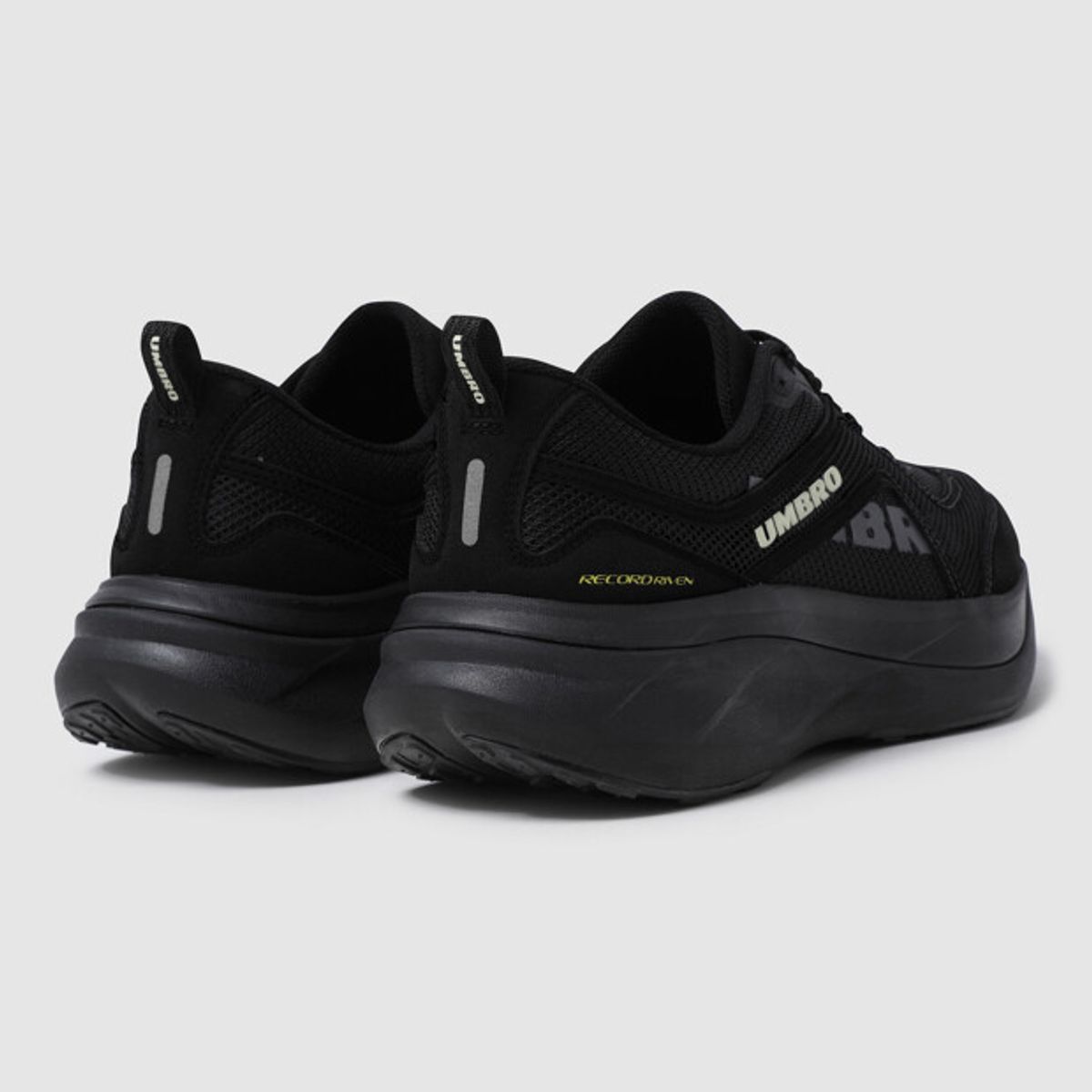 엄브로(UMBRO) RECORDRIVEN V2 (레코드리븐 V2) 블랙 UR323RPR82