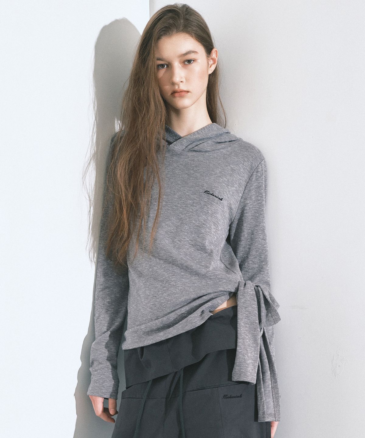 닉앤니콜(NICK&NICOLE) STRAP HOOD LONG SLEEVE TOP_CHARCOAL