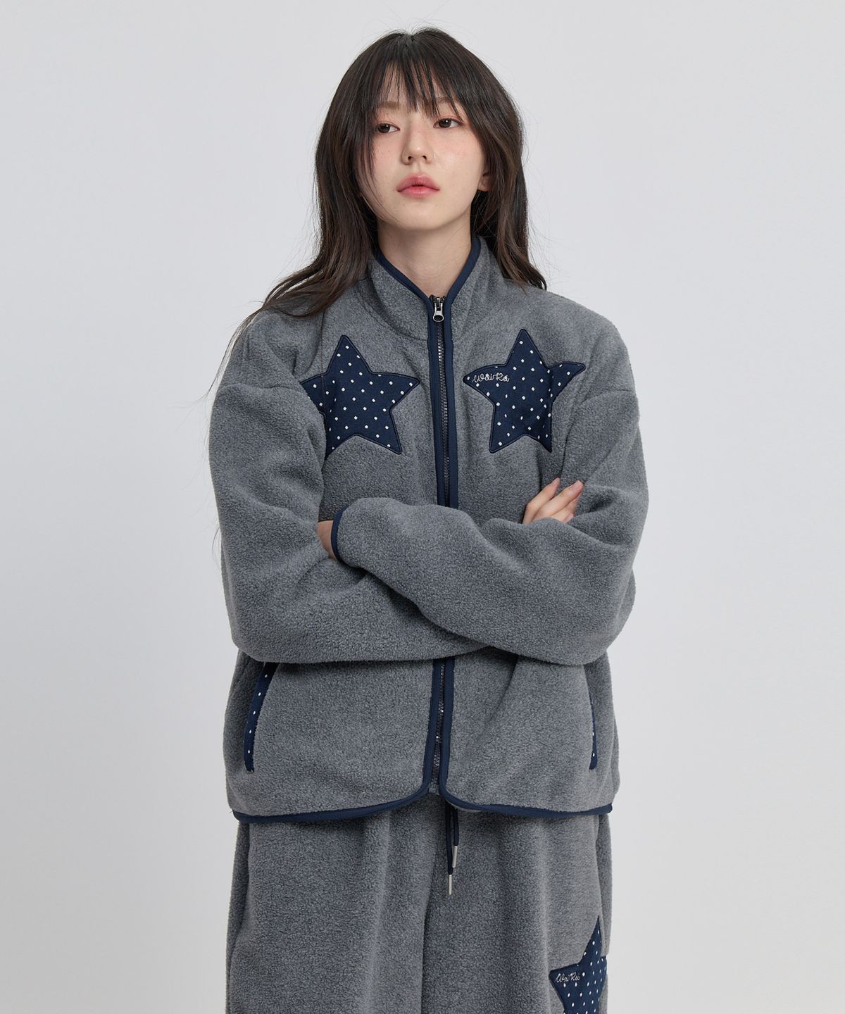 와이케이(WAIKEI) 트윈 스타 아플리케 배색 플리스 집업 그레이