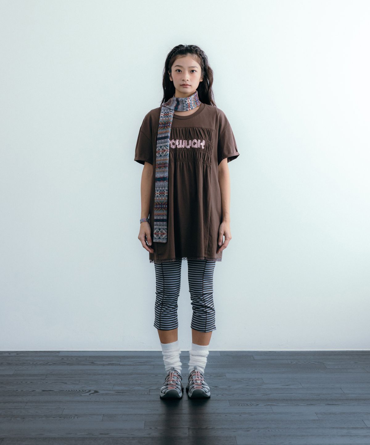 이요우아(IYOWUAH) Logo Shirring Short Sleeve, Brown