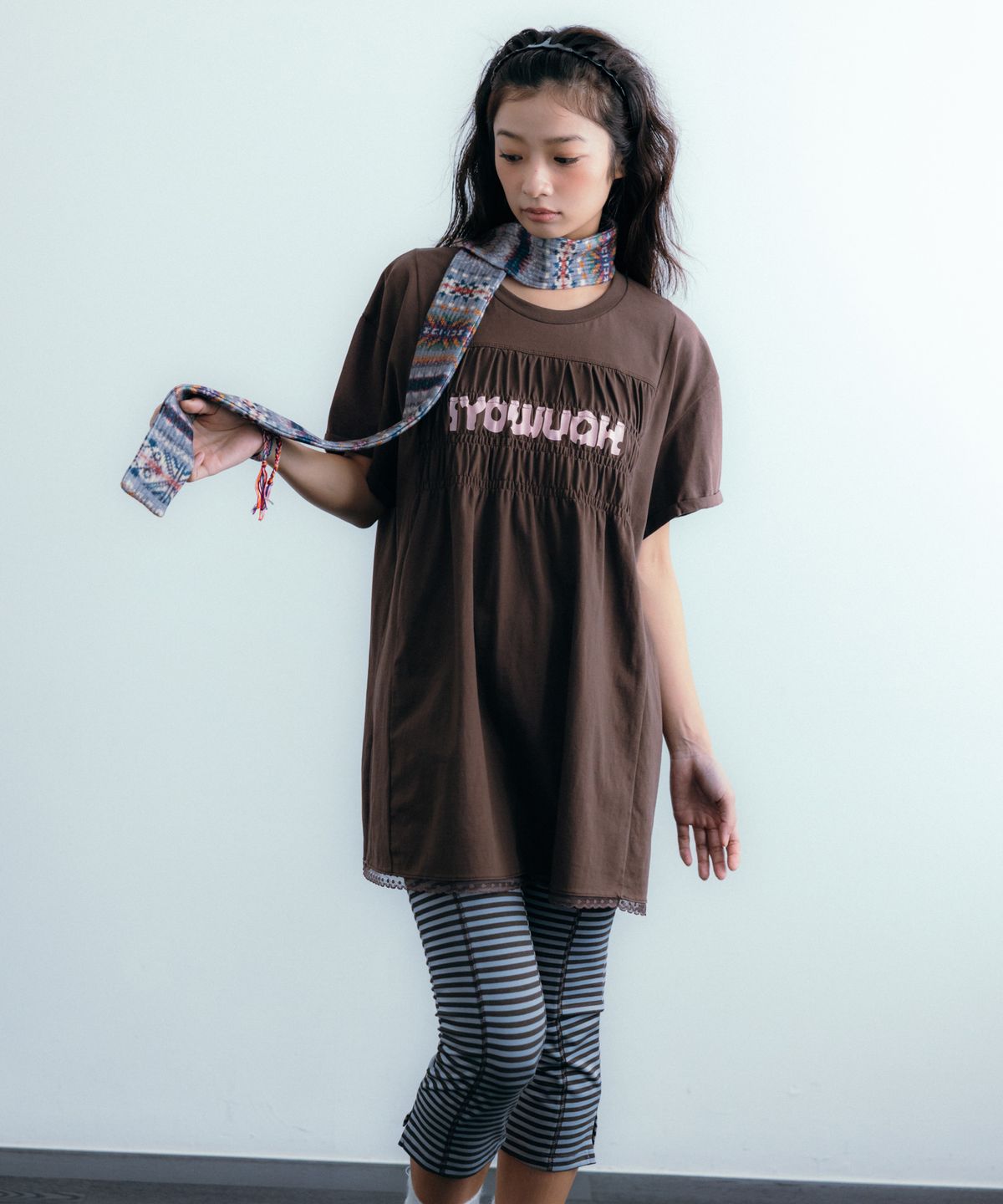 이요우아(IYOWUAH) Logo Shirring Short Sleeve, Brown