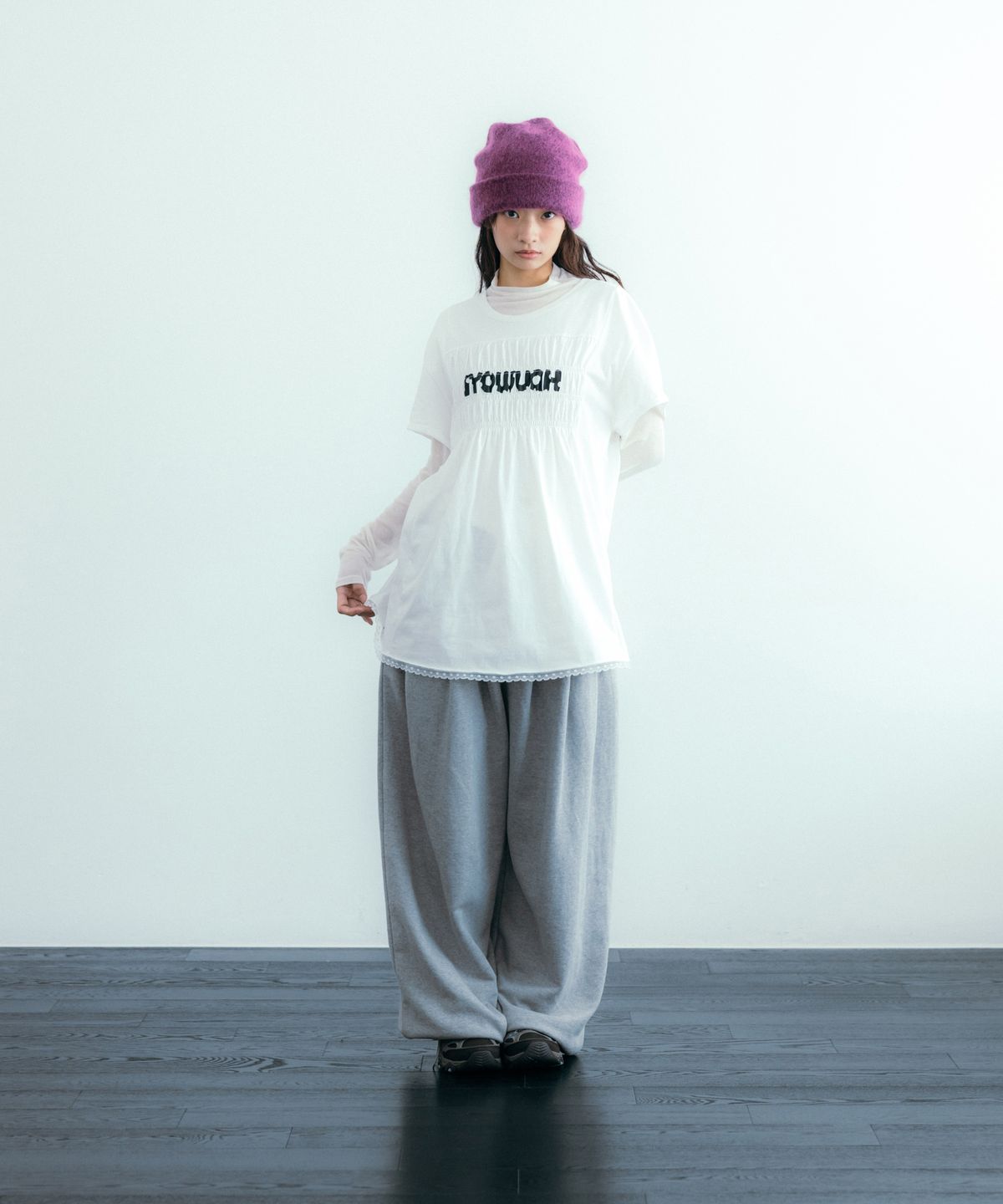 이요우아(IYOWUAH) Logo Shirring Short Sleeve, Off White