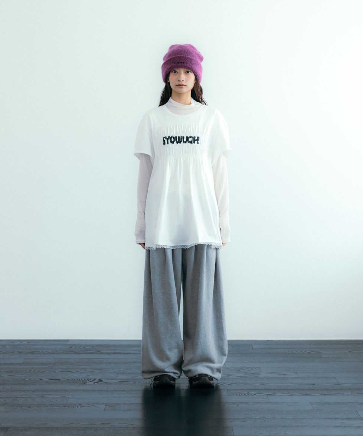 이요우아(IYOWUAH) Logo Shirring Short Sleeve, Off White