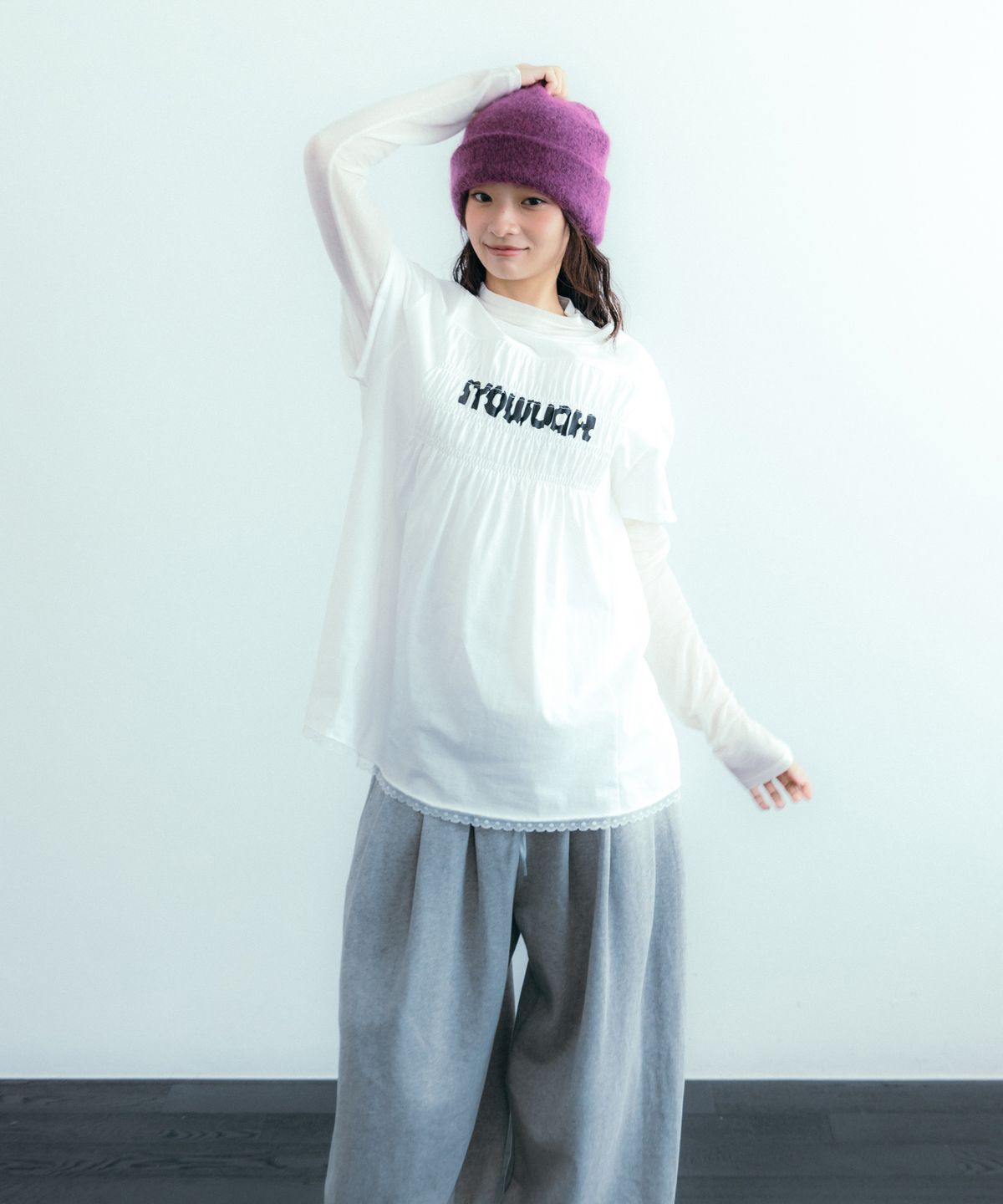 이요우아(IYOWUAH) Logo Shirring Short Sleeve, Off White