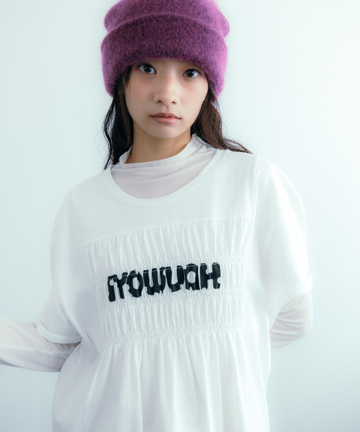 이요우아(IYOWUAH) Logo Shirring Short Sleeve, Off White