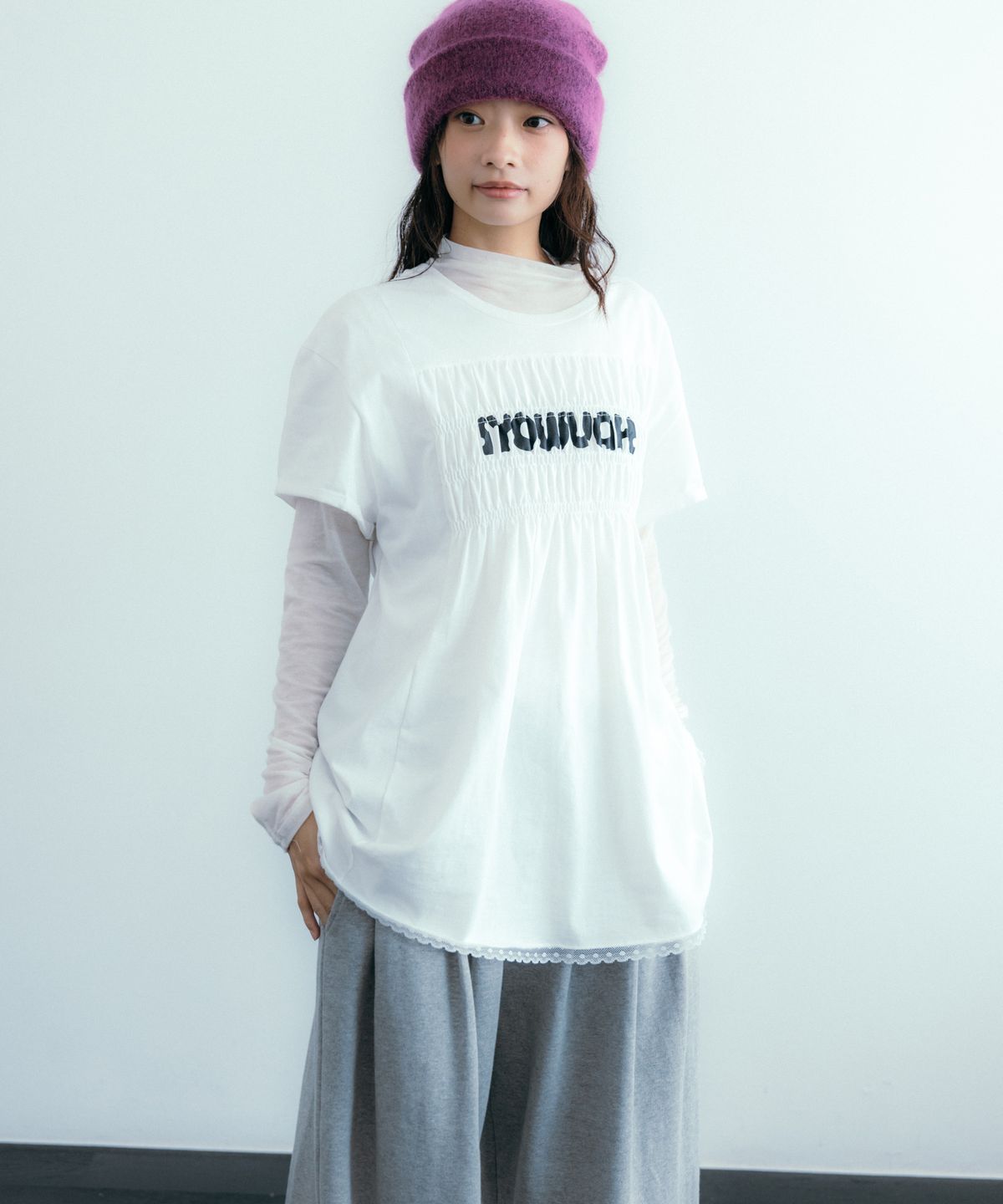 이요우아(IYOWUAH) Logo Shirring Short Sleeve, Off White