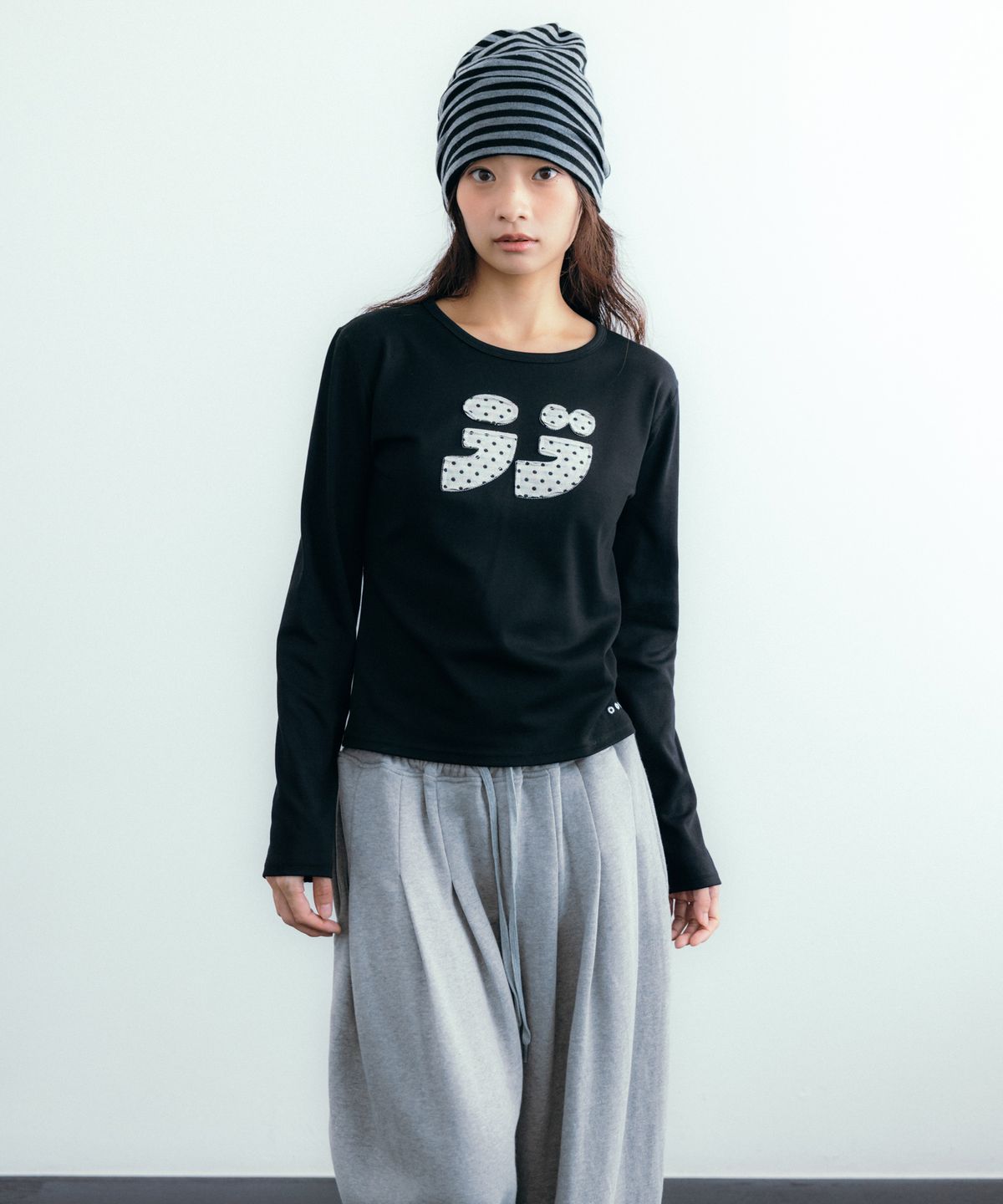 이요우아(IYOWUAH) LOVE Patch Long Sleeve, Black