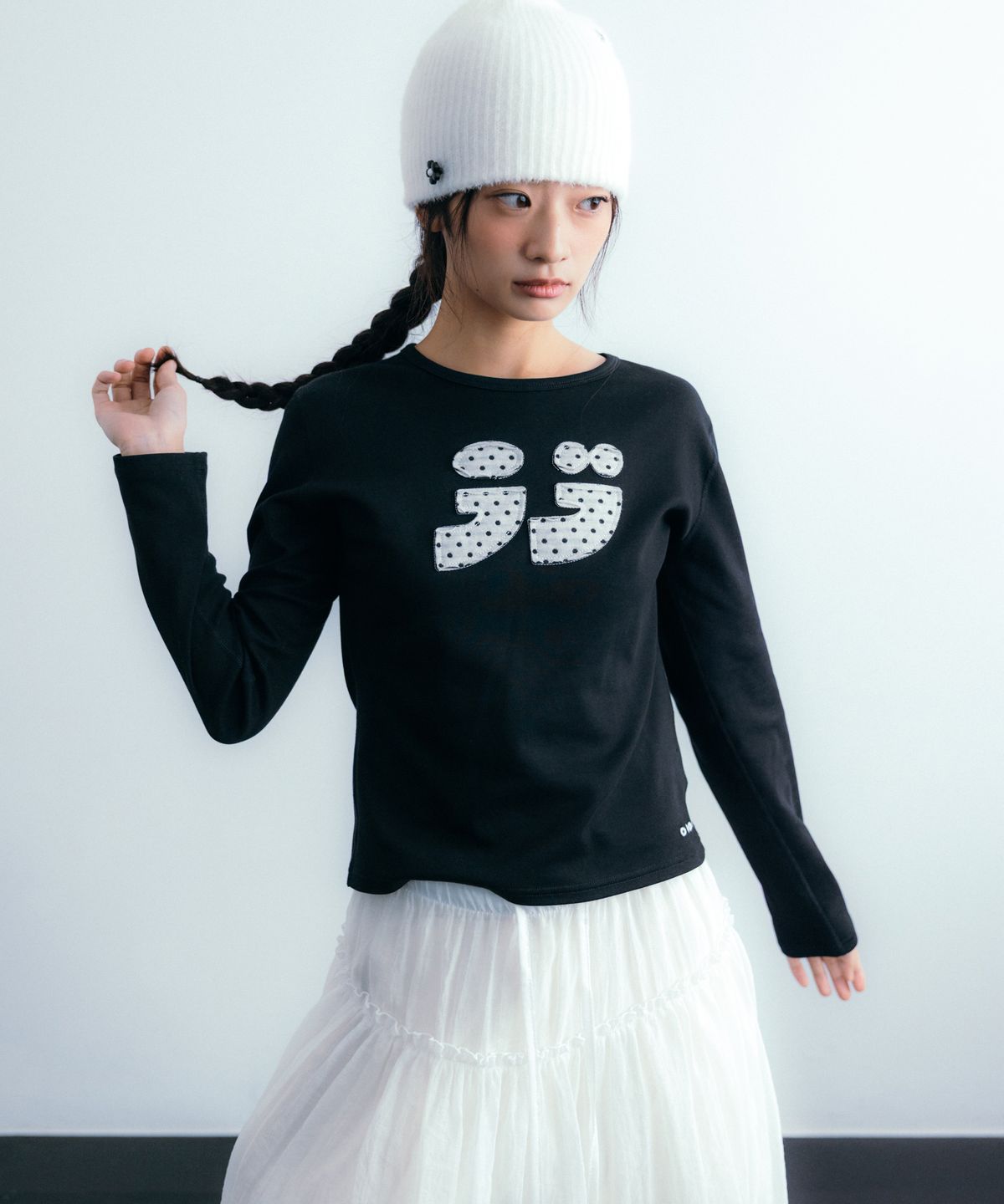 이요우아(IYOWUAH) LOVE Patch Long Sleeve, Black