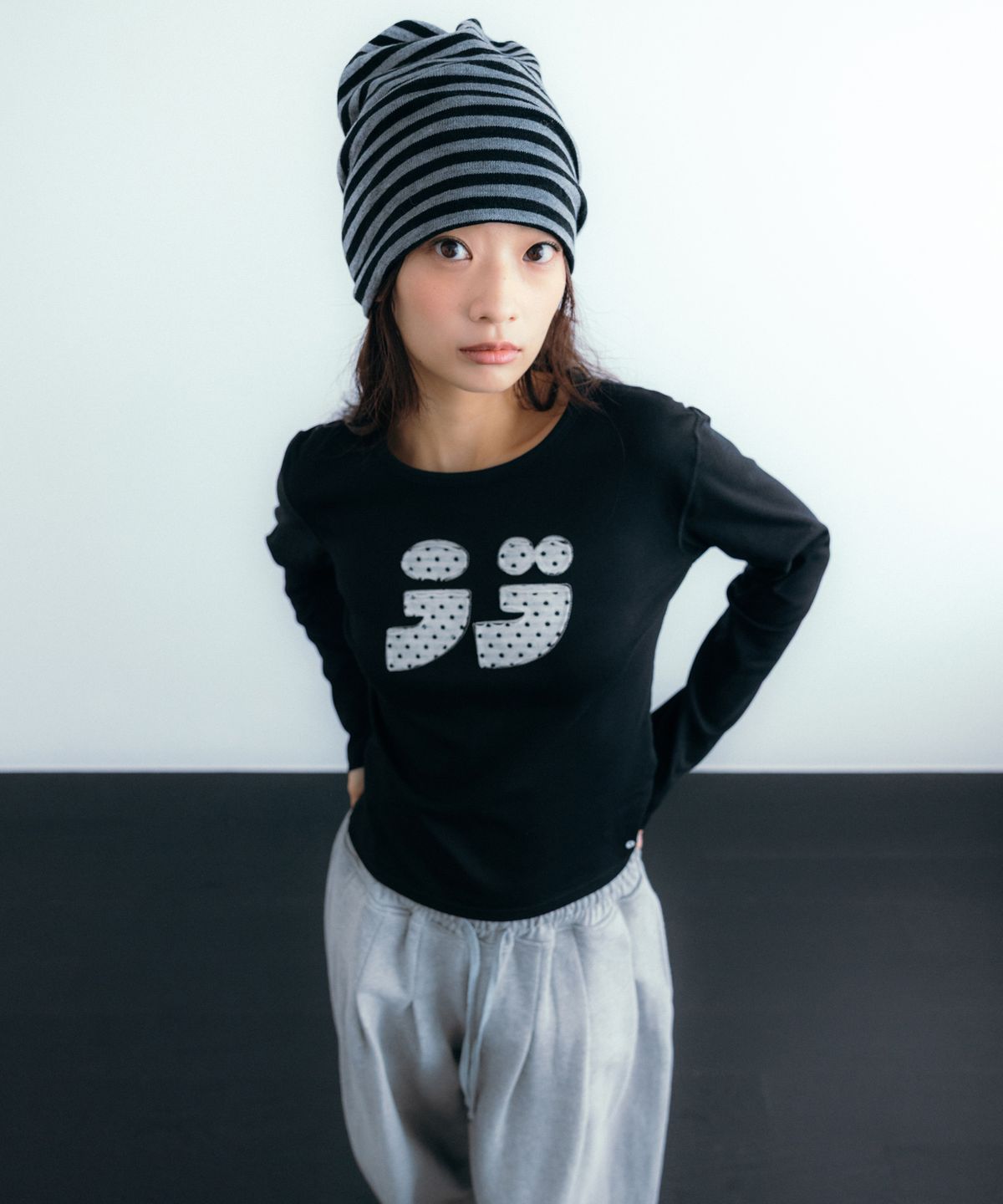 이요우아(IYOWUAH) LOVE Patch Long Sleeve, Black