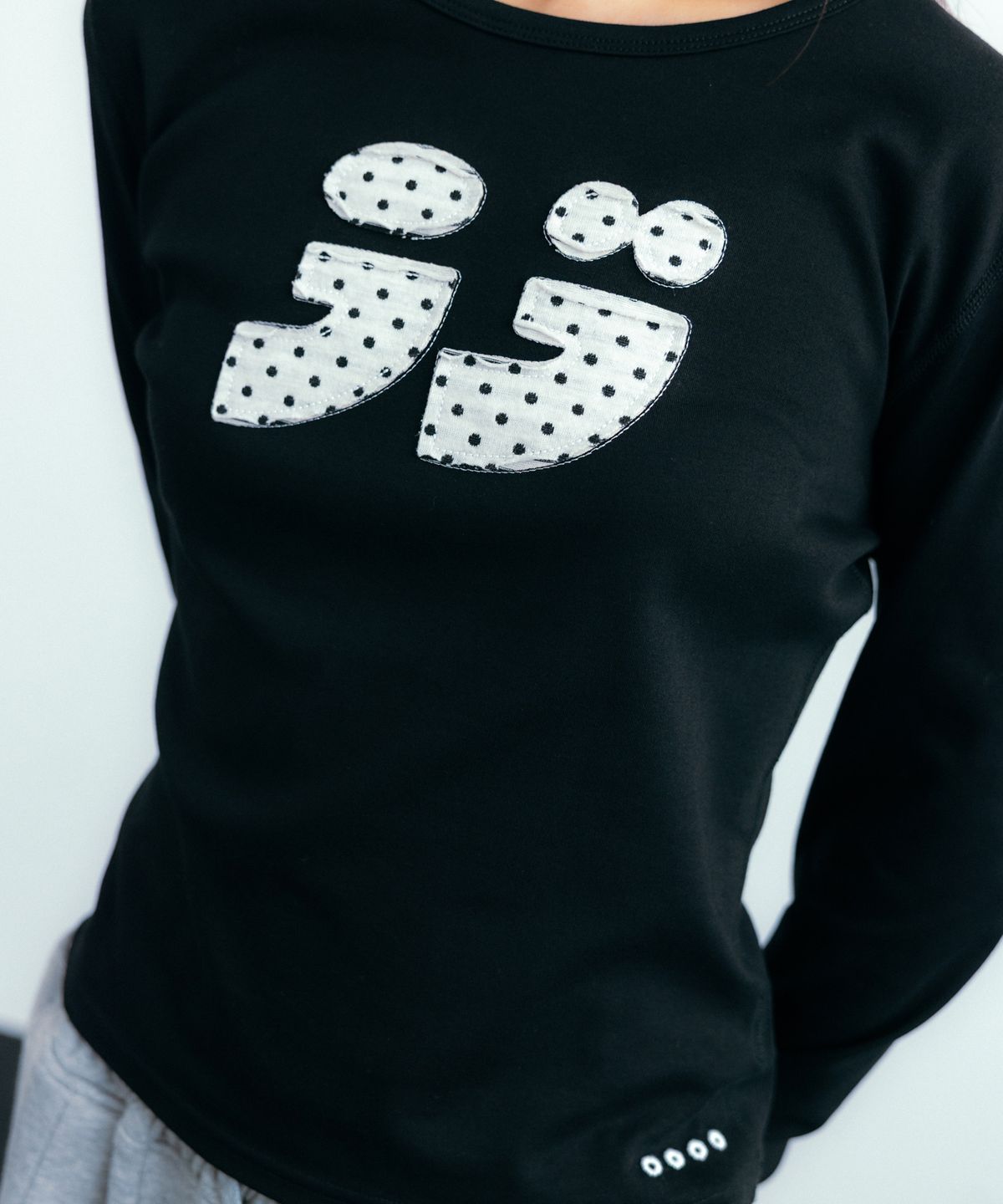 이요우아(IYOWUAH) LOVE Patch Long Sleeve, Black