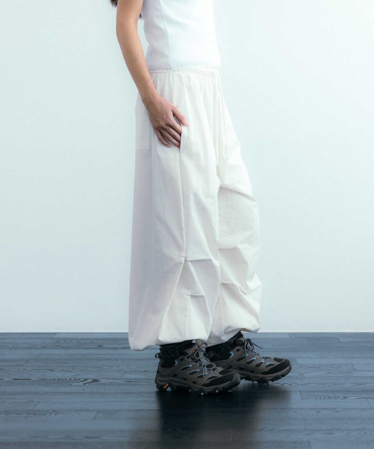 이요우아(IYOWUAH) Side Panel Parachute Pants, Ivory