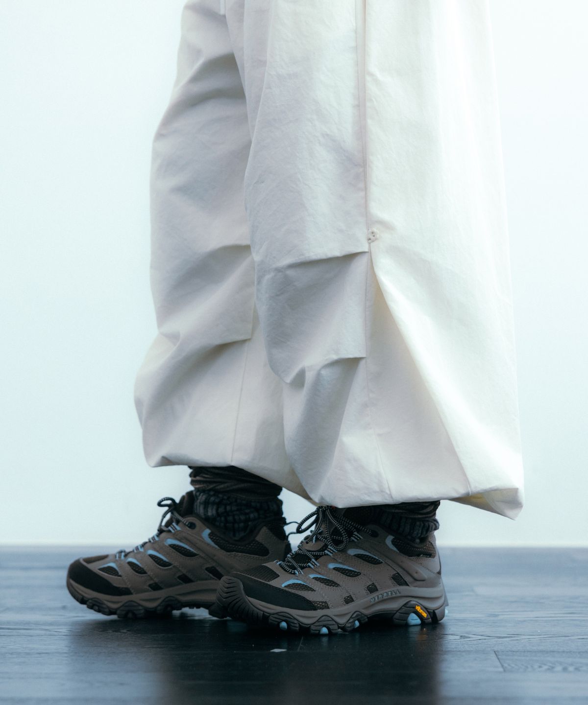 이요우아(IYOWUAH) Side Panel Parachute Pants, Ivory