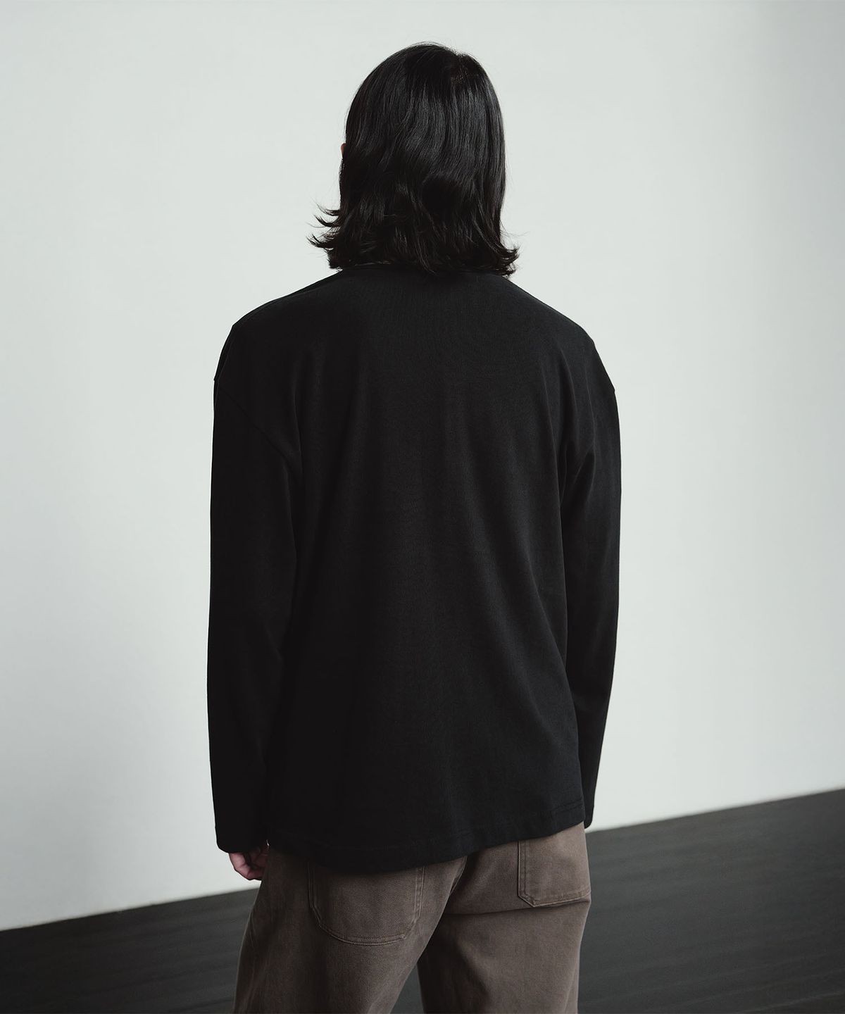 블랭크룸(BLANKROOM) 노블 헨리 넥 티_BLACK